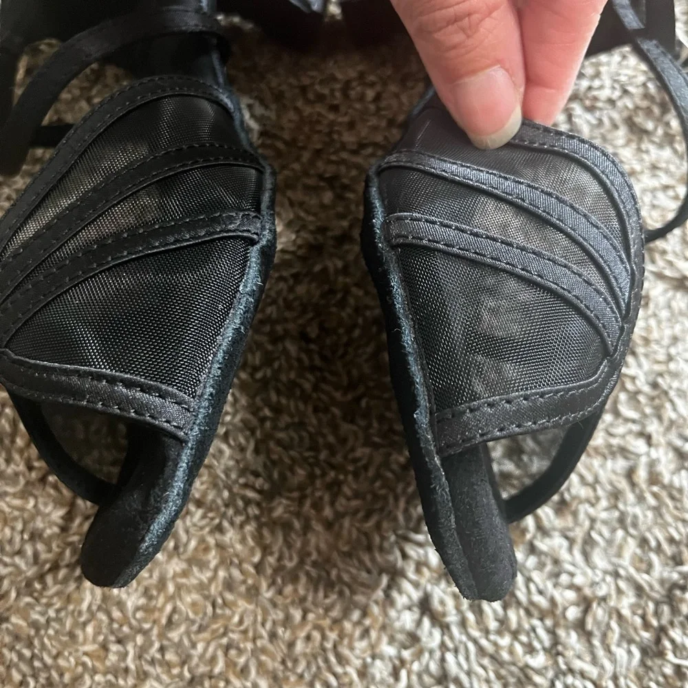 Elegant Black Strappy Women's Shoes - Picture 6 of 7